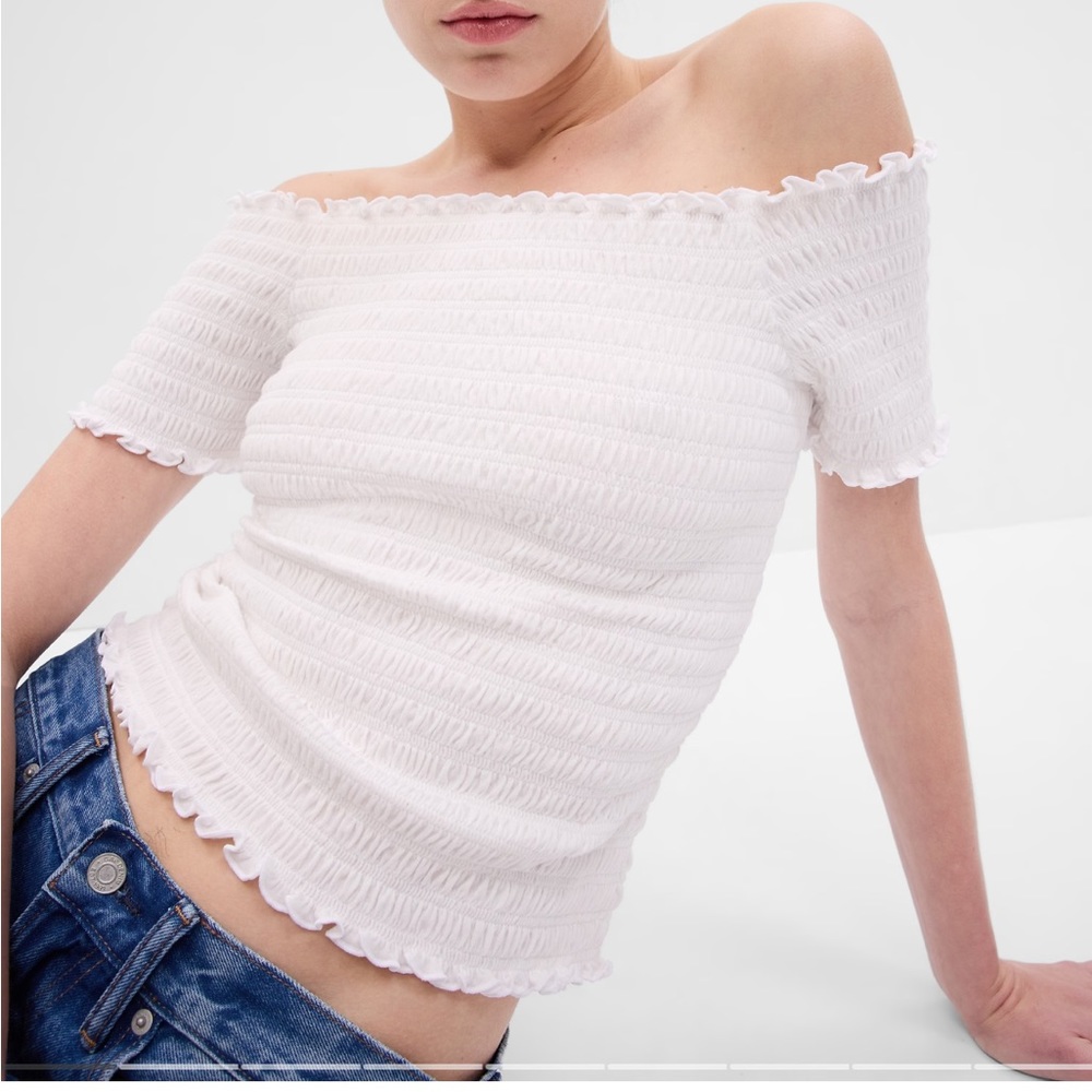 NWT Gap White Smocked Off-Shoulder Blouse 🦢